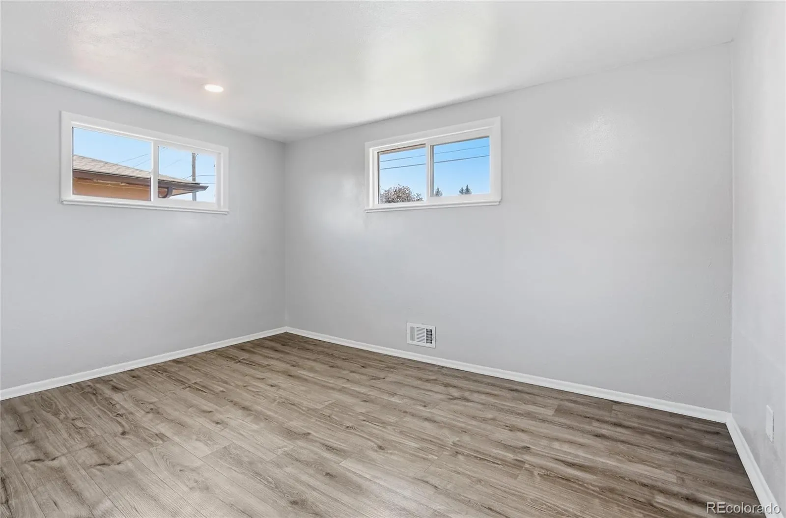 2605 W Gunnison Drive Denver CO 80219 MLS #REC5481378 05102026142126 1600 29