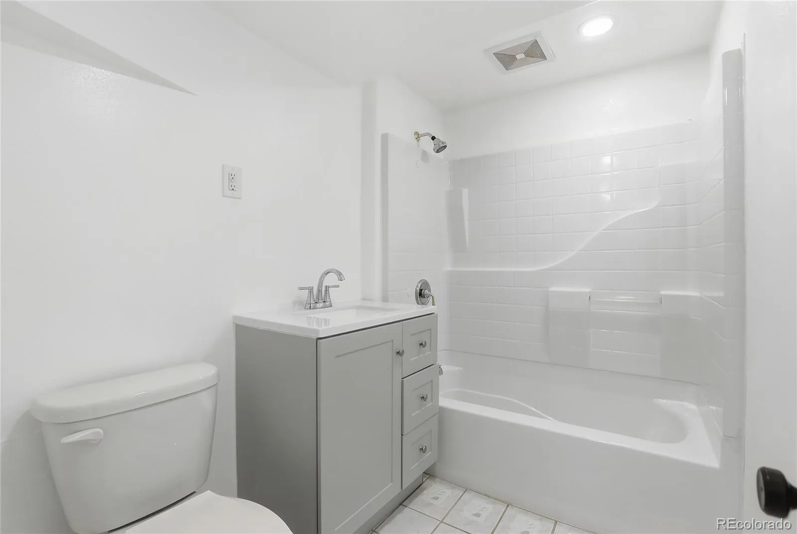 2605 W Gunnison Drive Denver CO 80219 MLS #REC5481378 05102026142126 1600 41