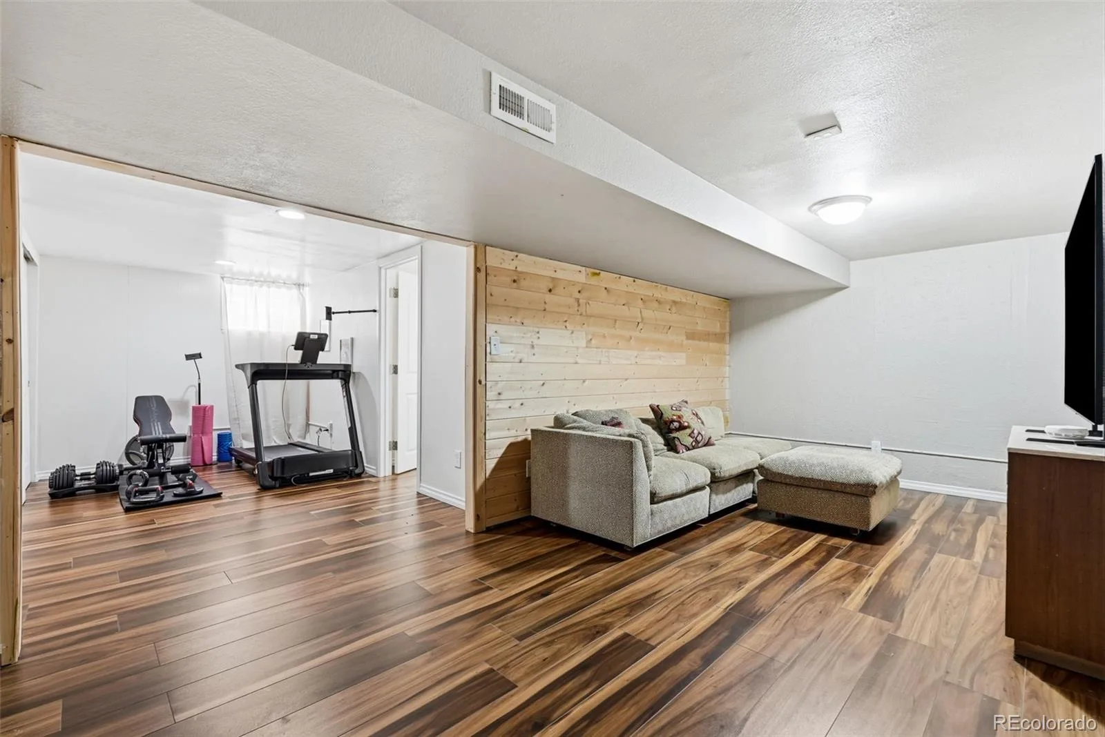 3233 Troy Street Aurora CO 80011 | MLS #REC5504715 07082026222335 1600 31