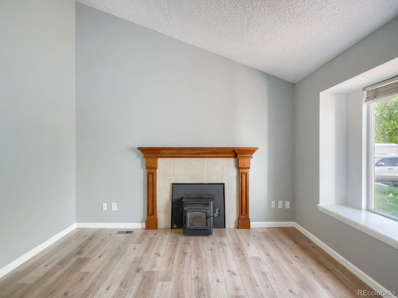 19714 E Oxford Drive Aurora CO 80013 | MLS #REC5505690 06082026235357 1600 22