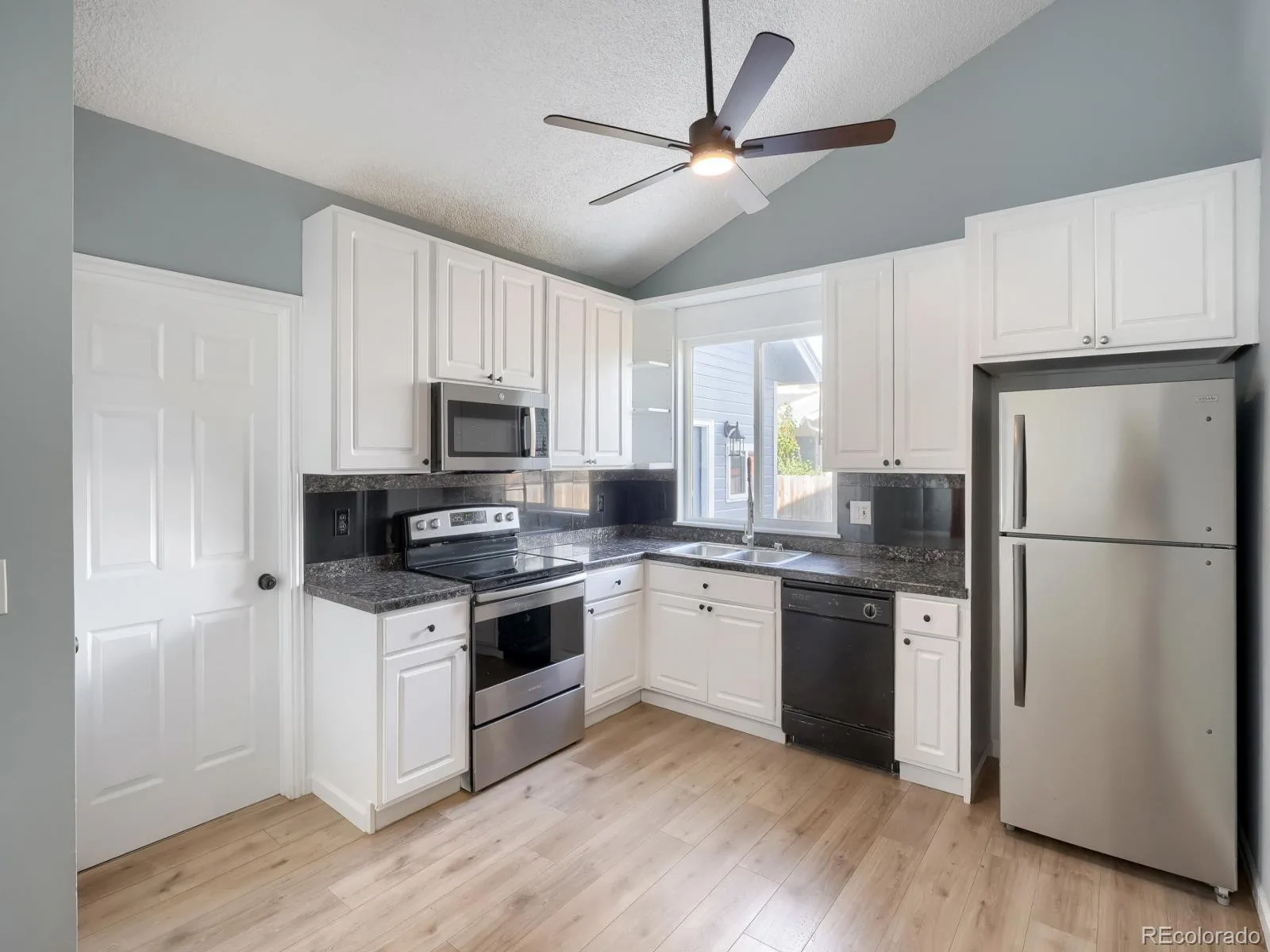 19714 E Oxford Drive Aurora CO 80013 | MLS #REC5505690 06082026235357 1600 6