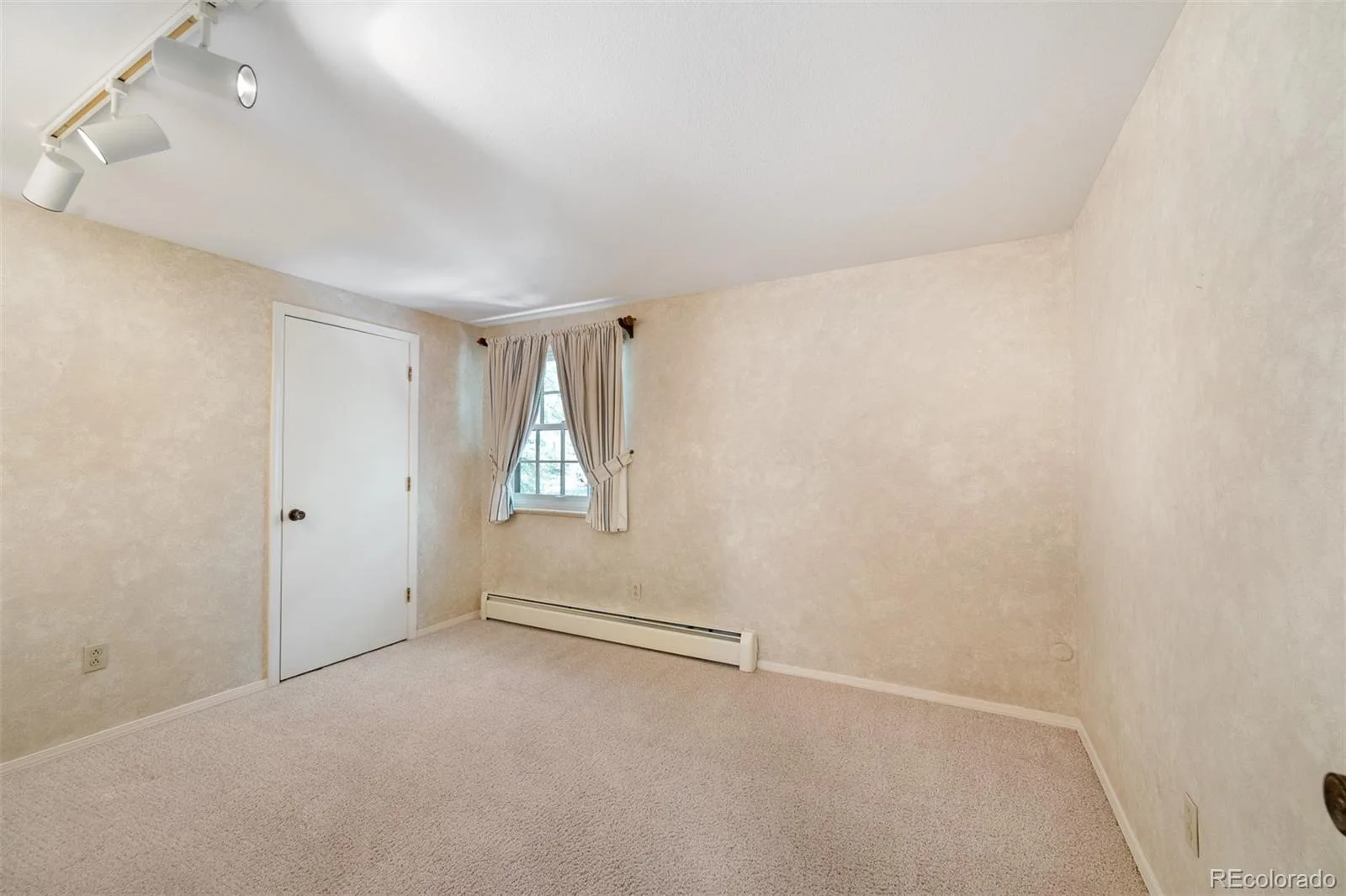 3297 S Oneida Way Denver CO 80224 MLS #REC5507933 06092026203633 1600 33