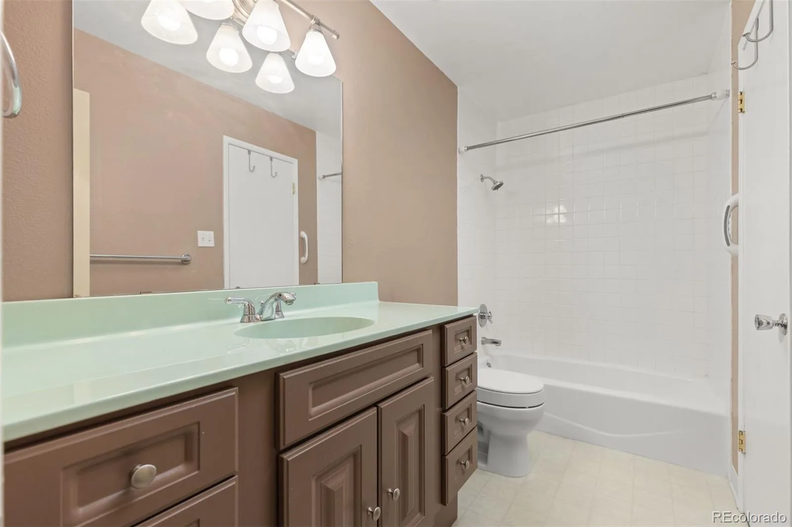9051 E Nassau Avenue #375 Denver CO 80237 | MLS #REC5514222 08202026040550 1600 18