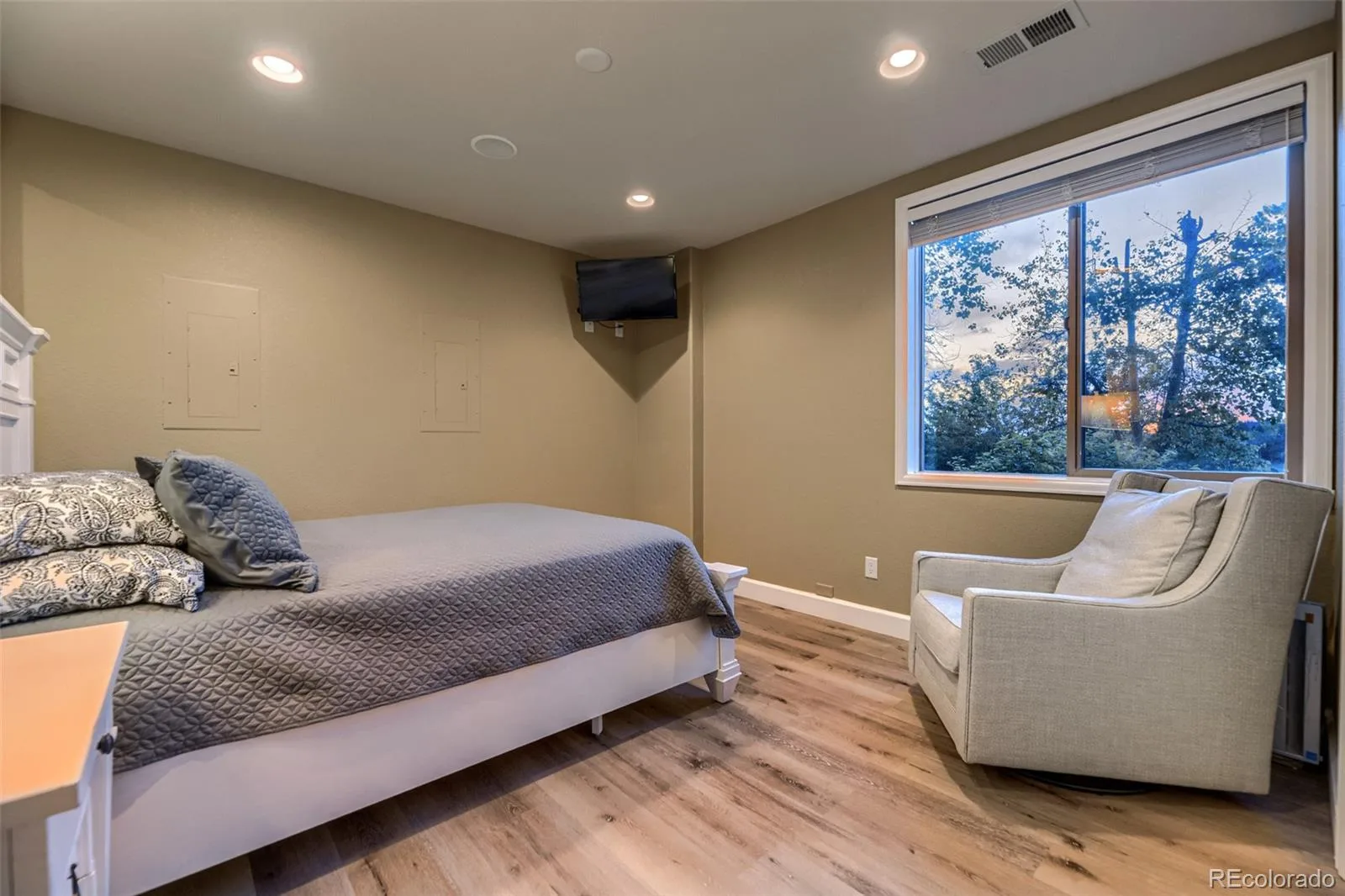 25021 E Indore Place Aurora CO 80016 MLS #REC5515606 06132026063252 1600 33