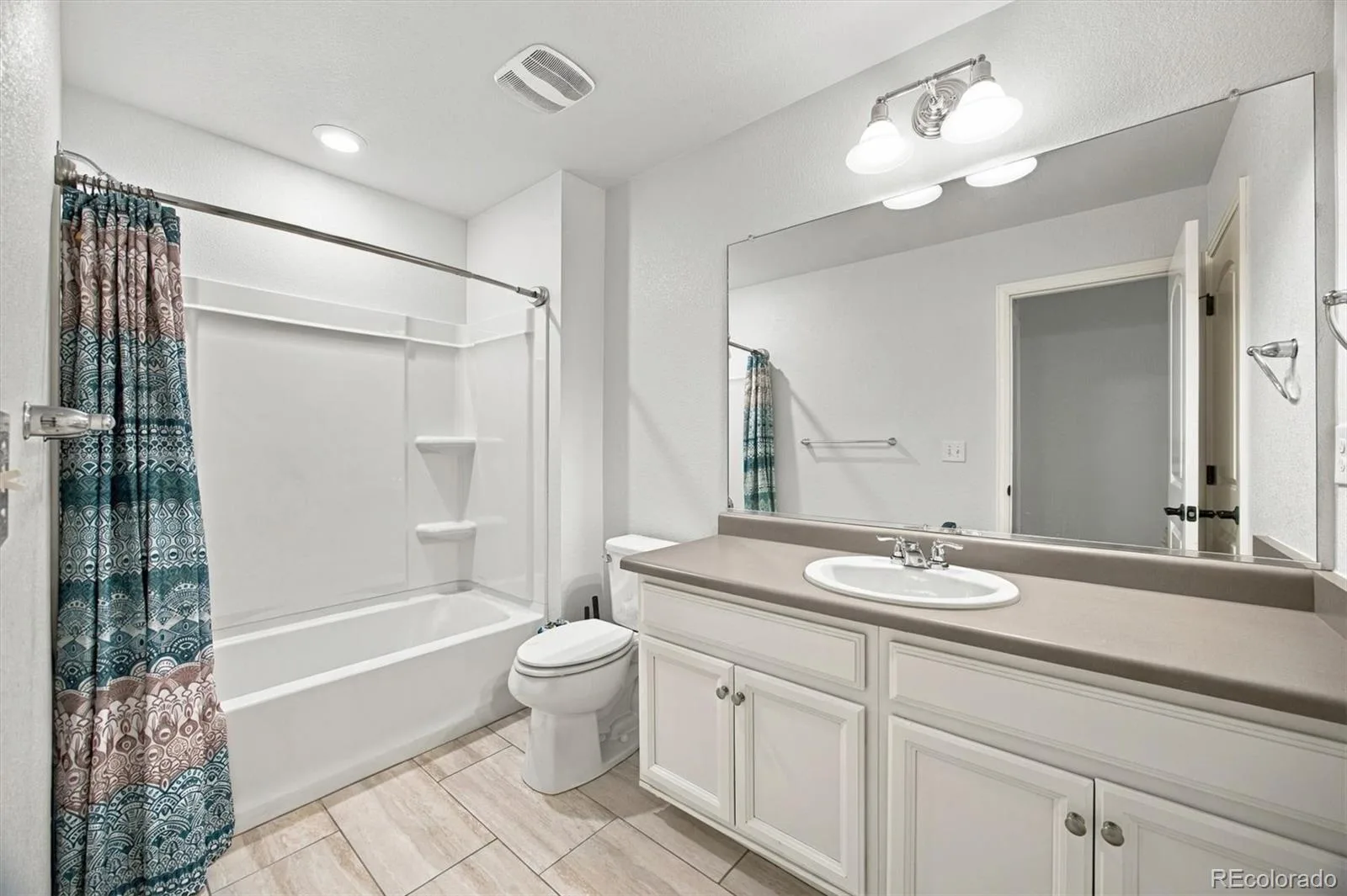 11460 E 26th Avenue Aurora CO 80010 | MLS #REC5515910 09242026194856 1600 20