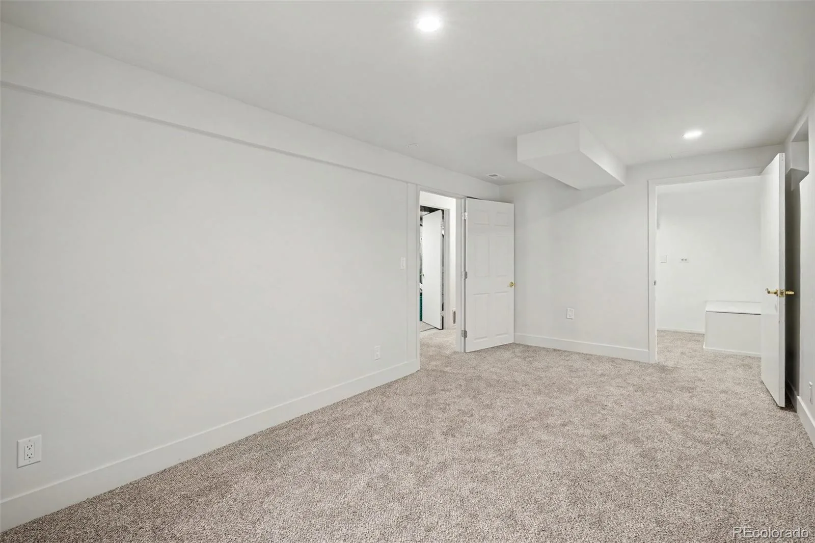 8143 S Otis Court Littleton CO 80128 | MLS #REC5515930 07022026234218 1600 21