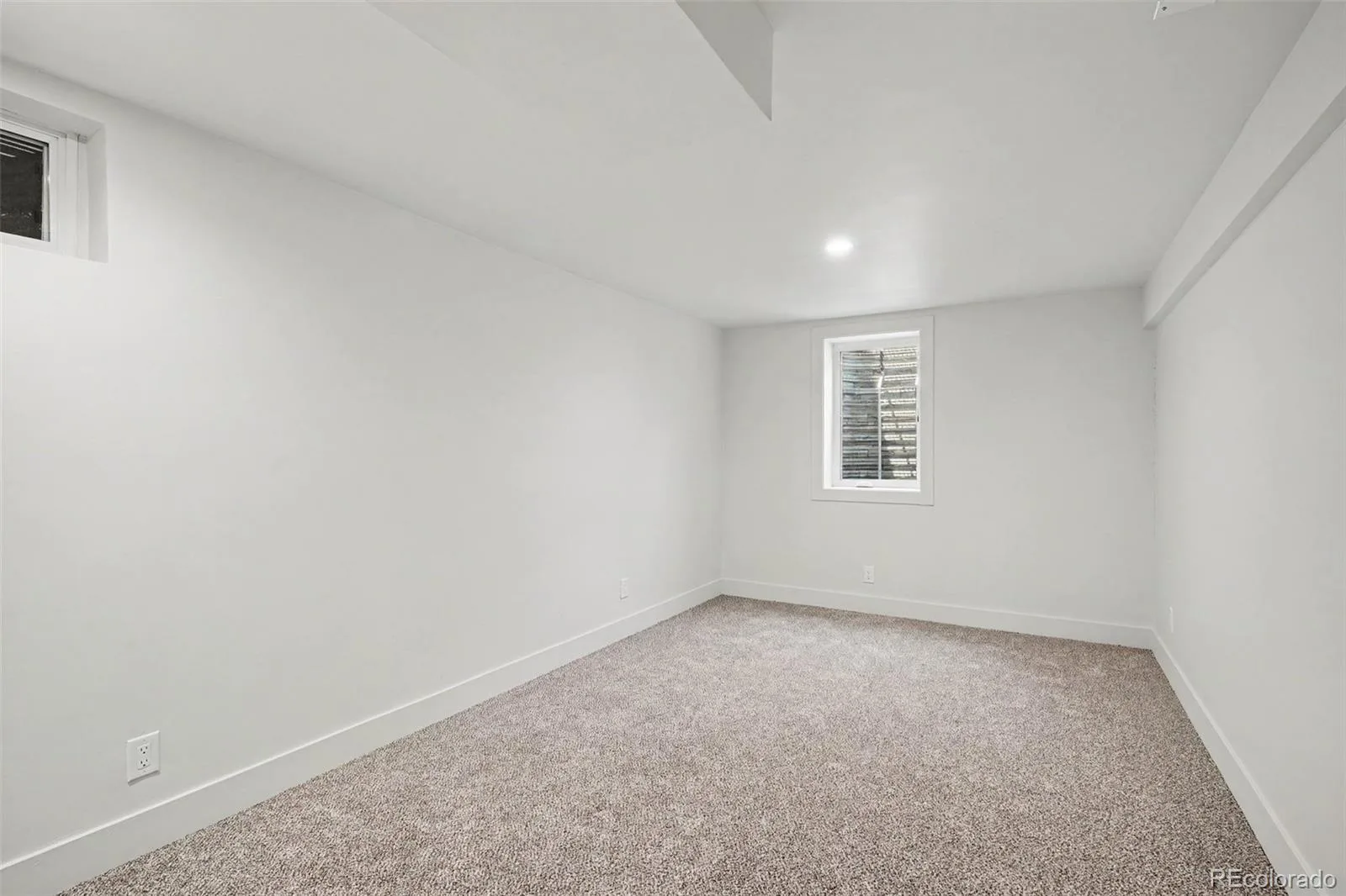 8143 S Otis Court Littleton CO 80128 | MLS #REC5515930 07022026234218 1600 22