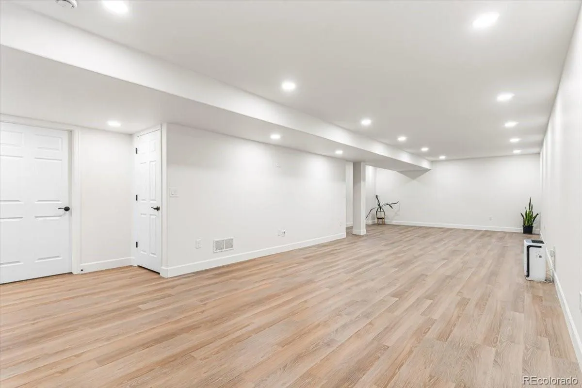 22045 E Hoover Drive Aurora CO 80016 MLS #REC5516011 05182026194855 1200 30