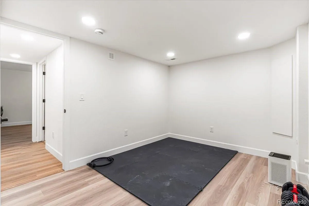 22045 E Hoover Drive Aurora CO 80016 MLS #REC5516011 05182026194855 1200 34