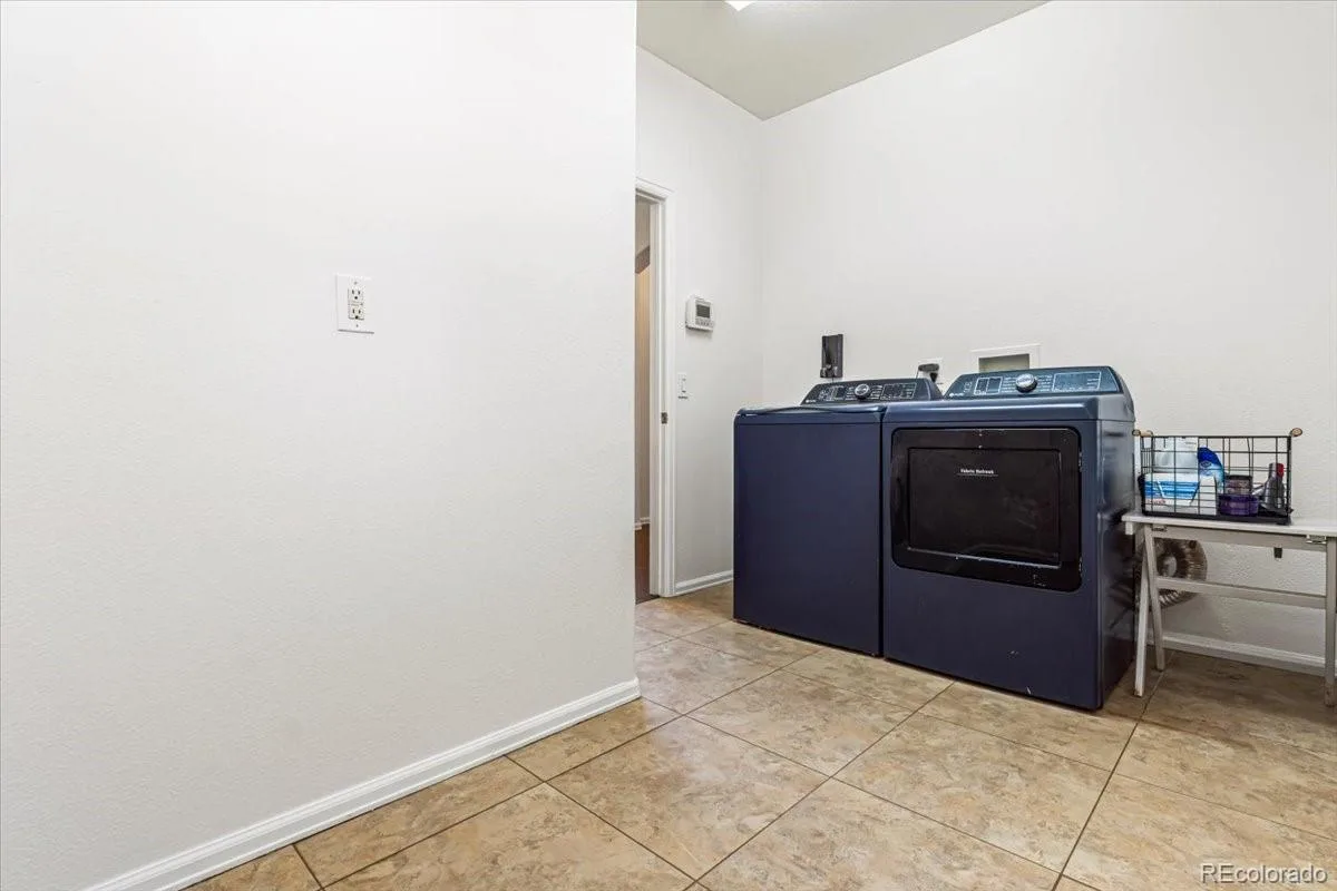 22045 E Hoover Drive Aurora CO 80016 MLS #REC5516011 06032026024846 1200 35