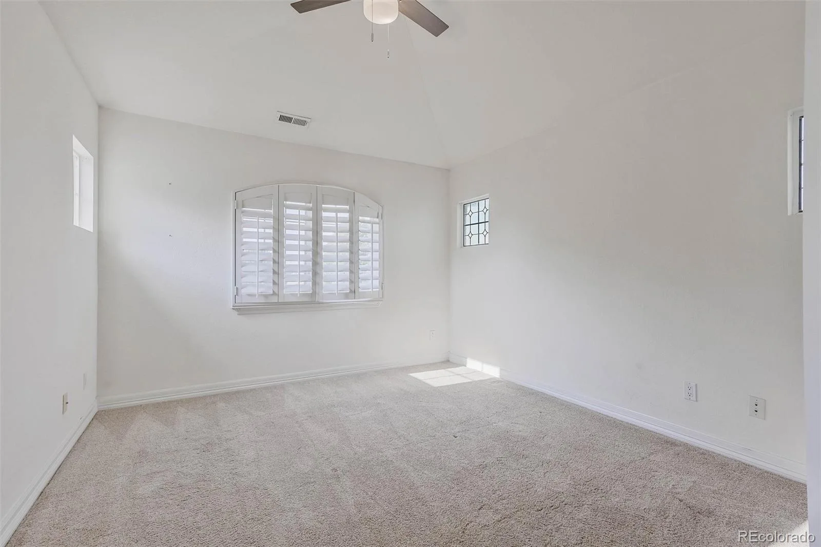7018 S Netherland Way Aurora CO 80016 | MLS #REC5516592 08132026215918 1600 24