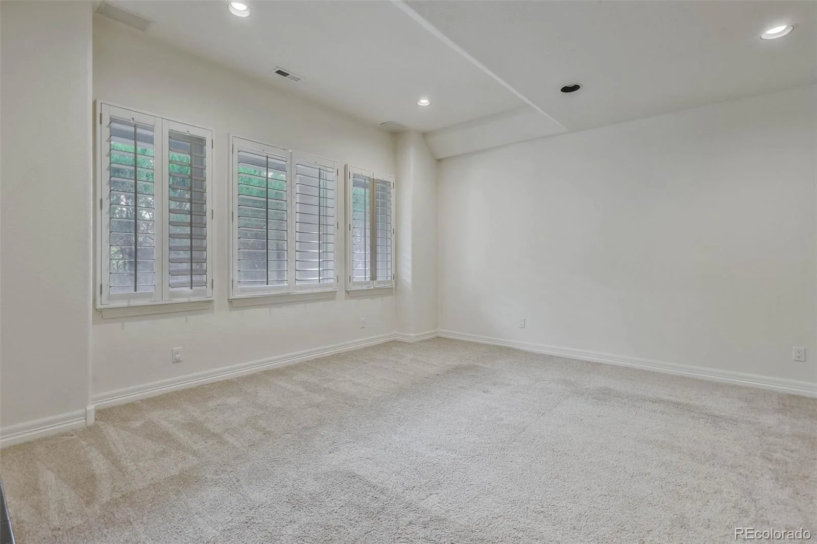 7018 S Netherland Way Aurora CO 80016 | MLS #REC5516592 08132026215918 1600 29