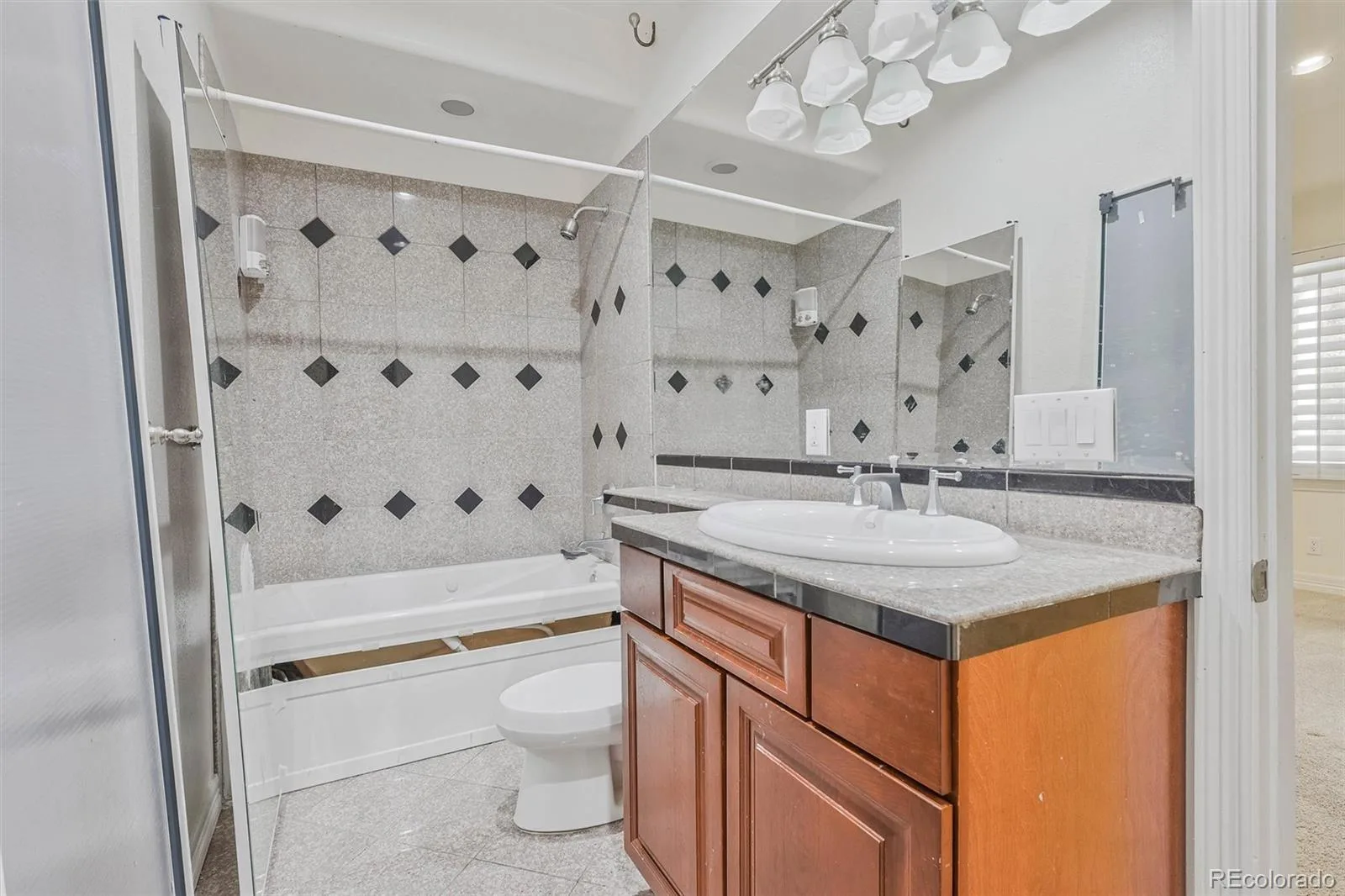 7018 S Netherland Way Aurora CO 80016 | MLS #REC5516592 08132026215918 1600 30