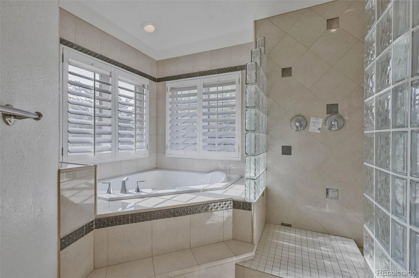 7018 S Netherland Way Aurora CO 80016 | MLS #REC5516592 08132026215918 1600 8