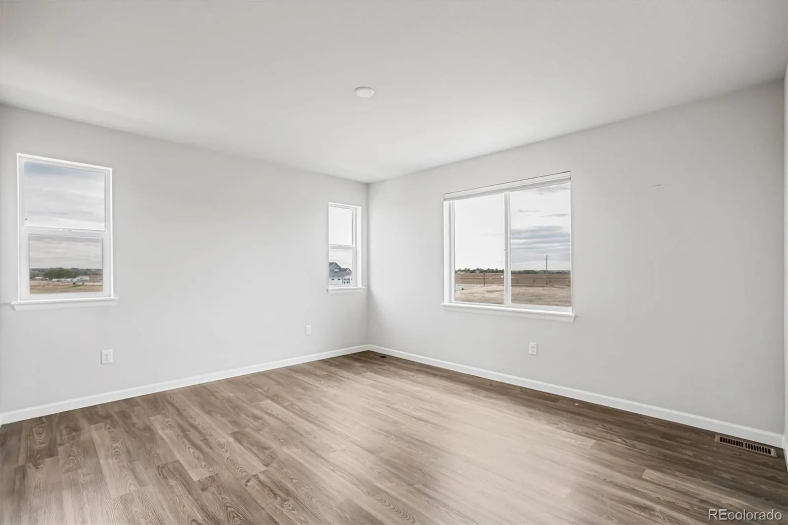 14680 Harvest Drive Longmont CO 80504 | MLS #REC5518422 06102026184057 1600 33