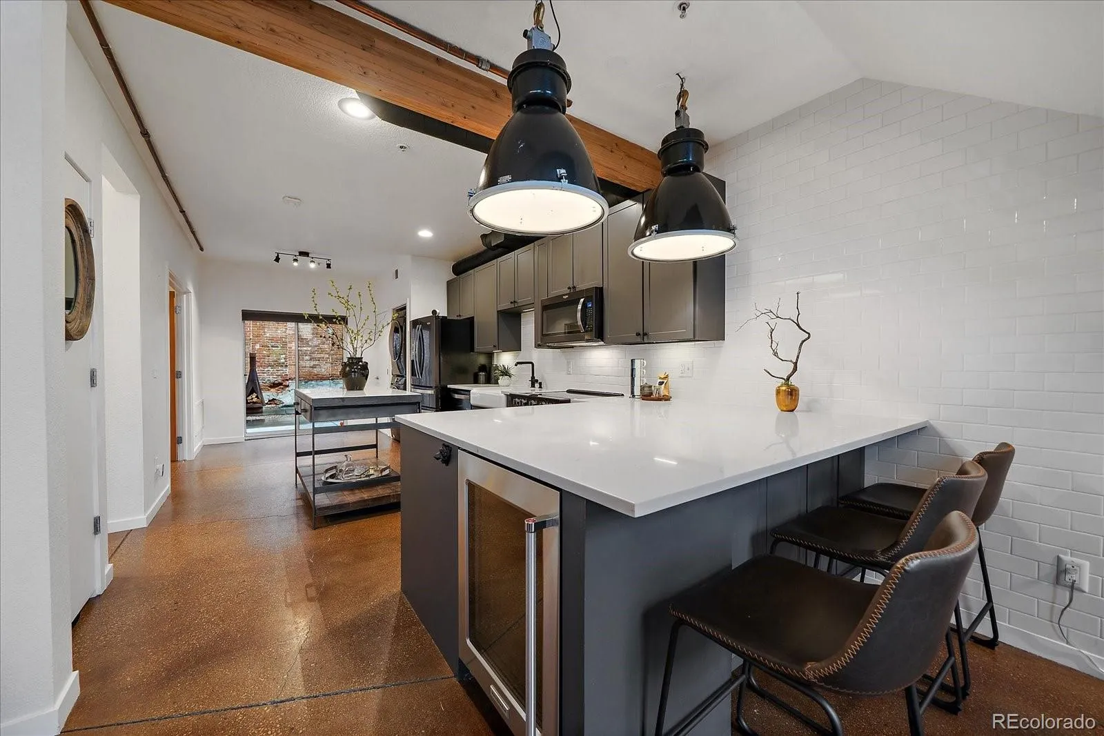 04042026170425 1600 14