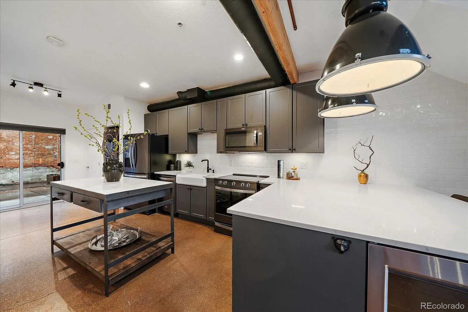 04042026170425 1600 15