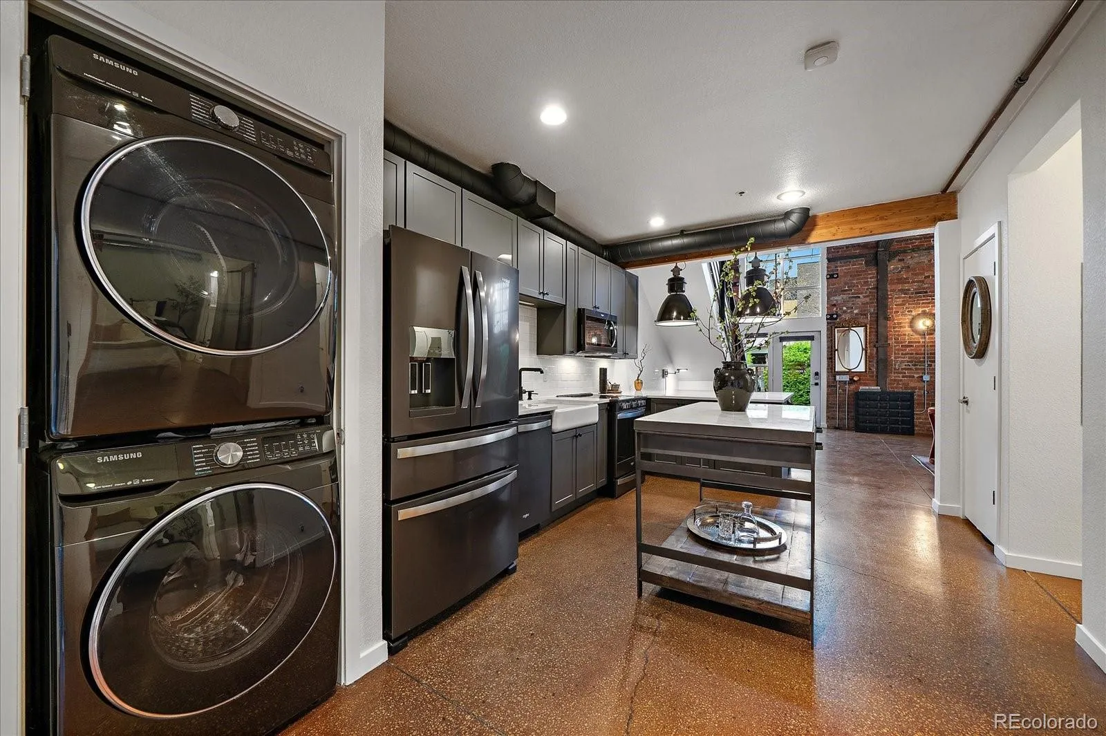 04042026170425 1600 18