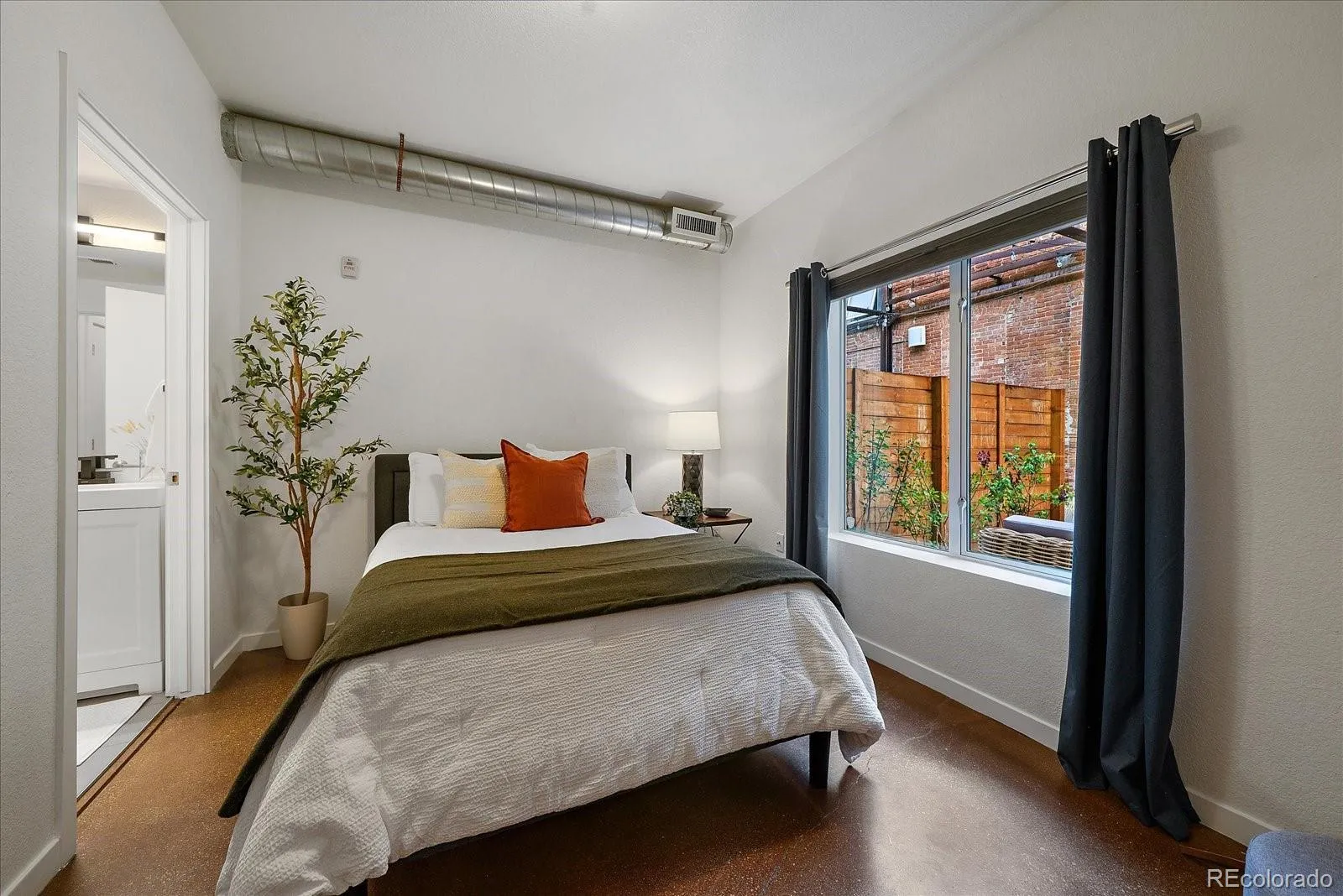 04042026170425 1600 20