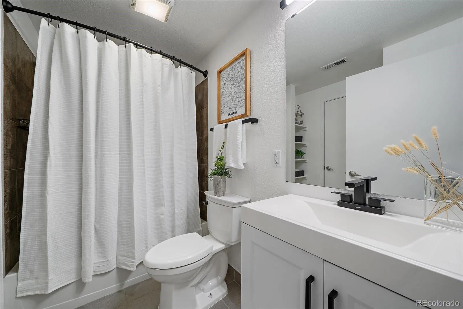 04042026170425 1600 21