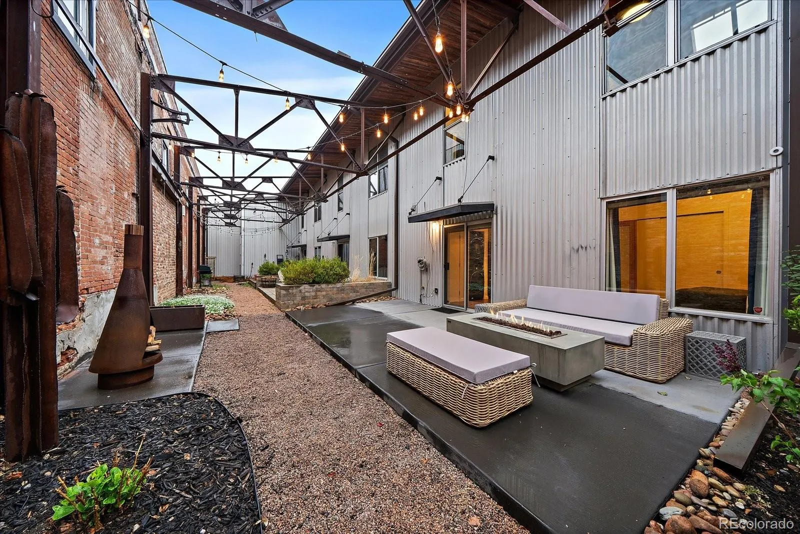 04042026170425 1600 34