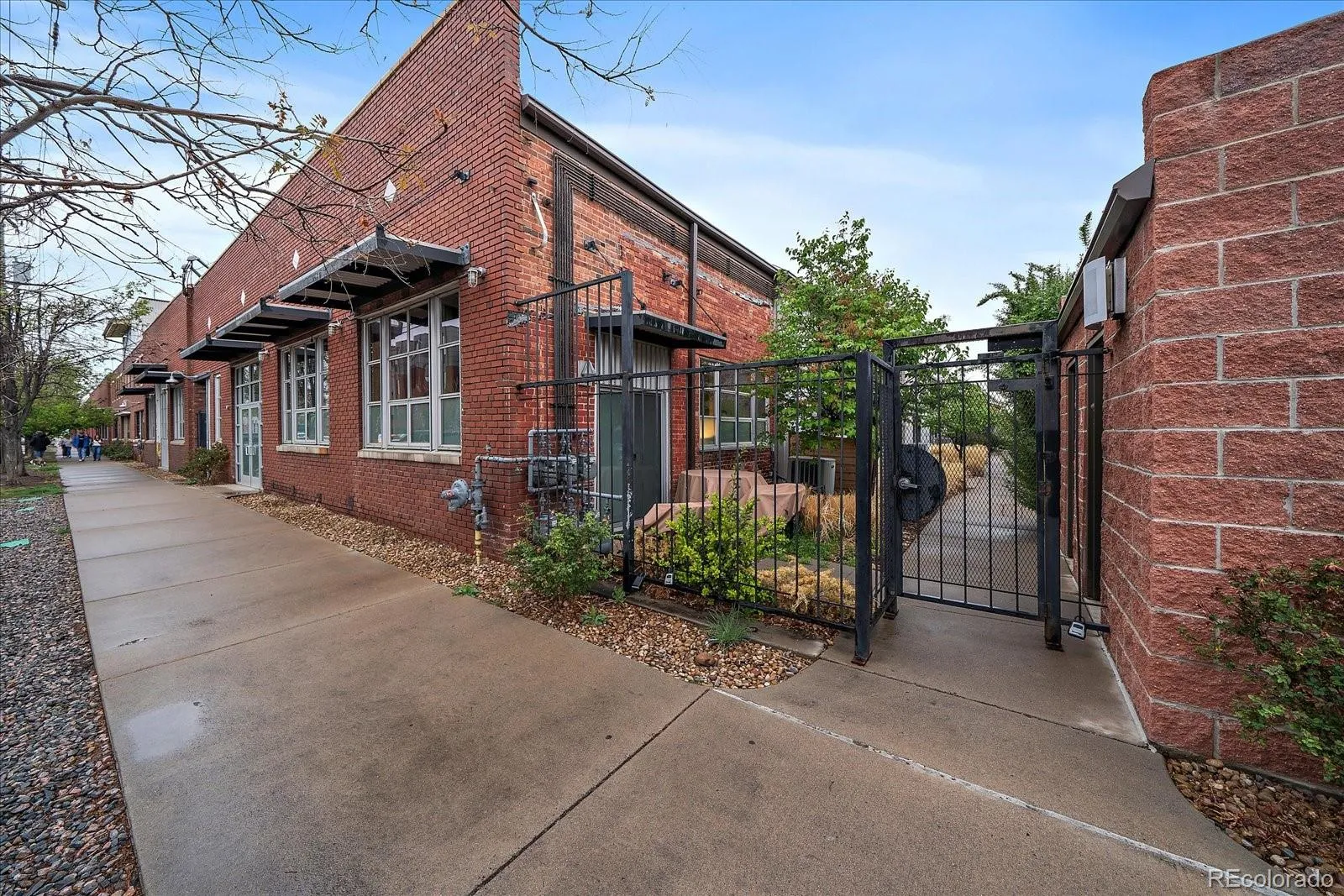 04042026170425 1600 38