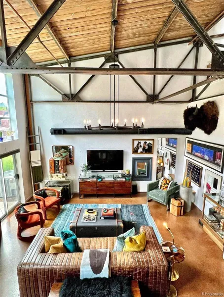 04042026170425 800 35