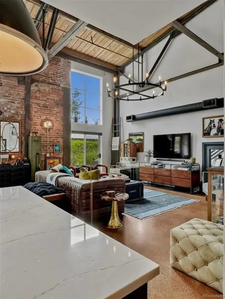 04042026170425 800 37