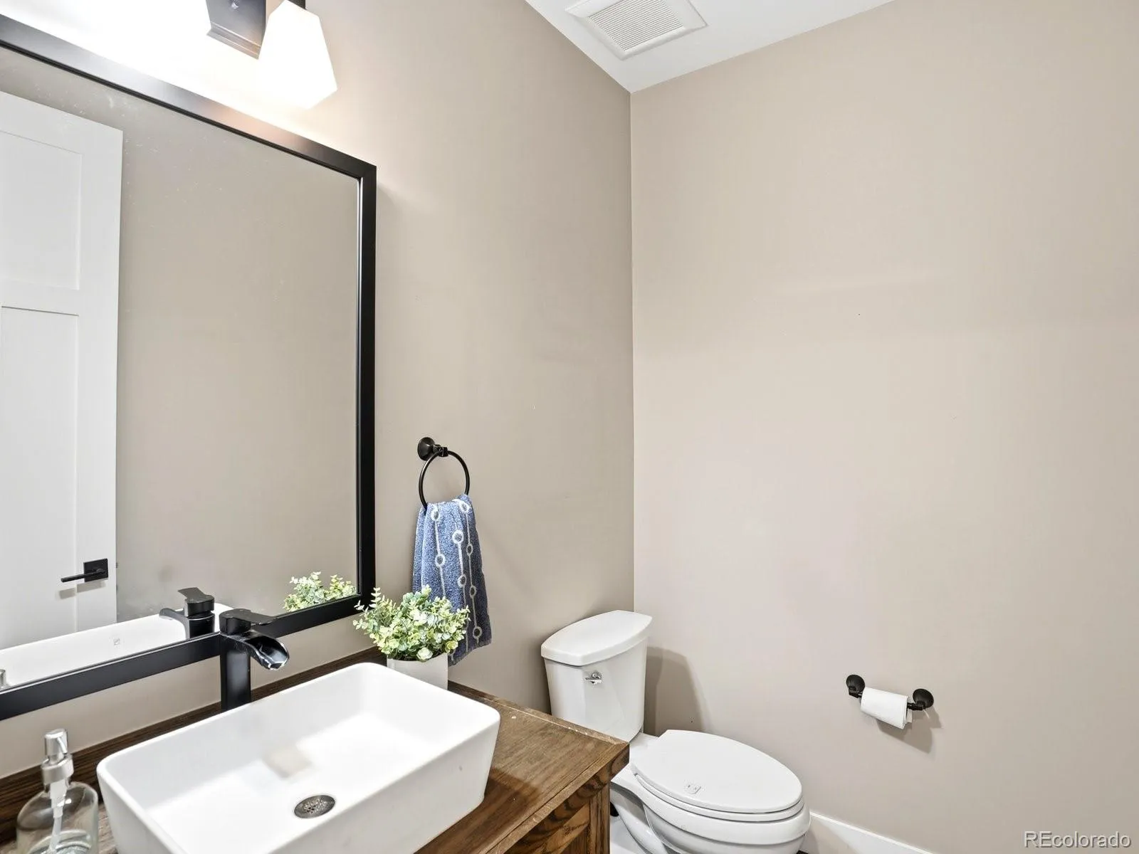 2351 N Glencoe Street Denver CO 80207 MLS #REC5525970 05152026195935 1600 16