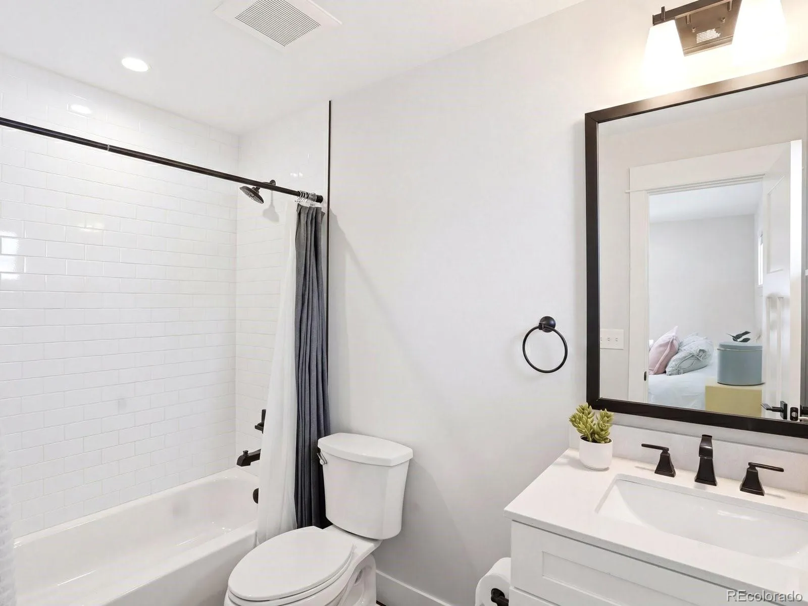 2351 N Glencoe Street Denver CO 80207 MLS #REC5525970 05152026195935 1600 26