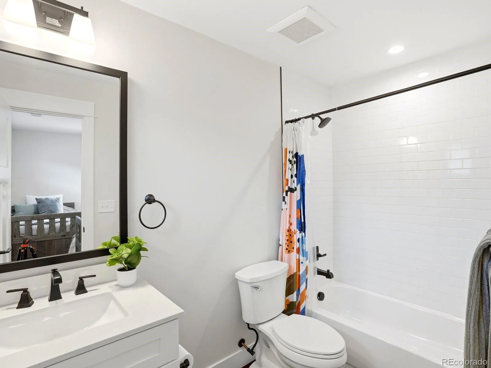 2351 N Glencoe Street Denver CO 80207 MLS #REC5525970 05152026195935 1600 29
