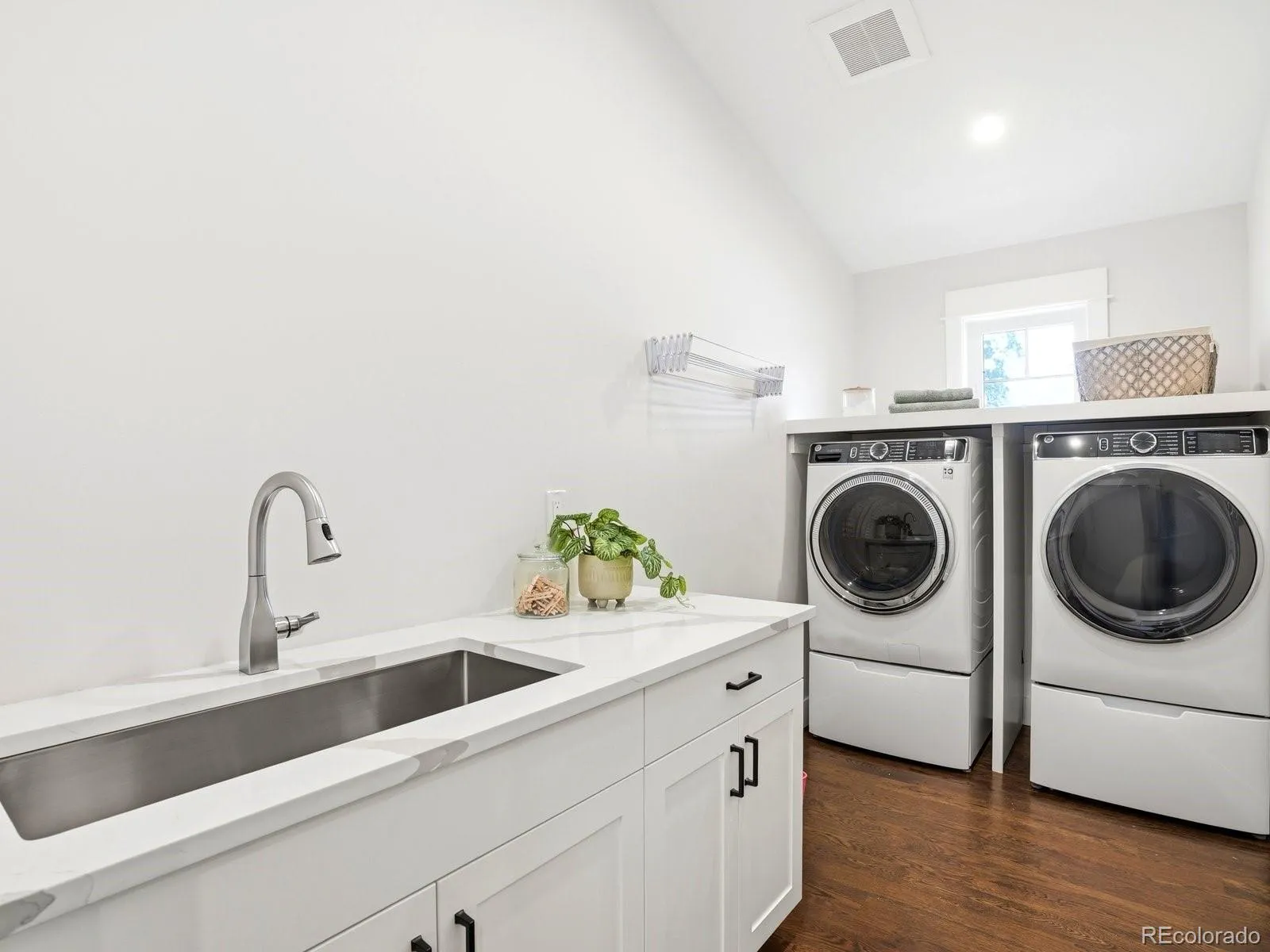 2351 N Glencoe Street Denver CO 80207 MLS #REC5525970 05152026195935 1600 30