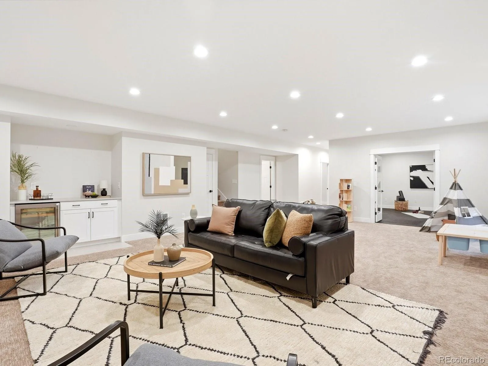 2351 N Glencoe Street Denver CO 80207 MLS #REC5525970 05152026195935 1600 31