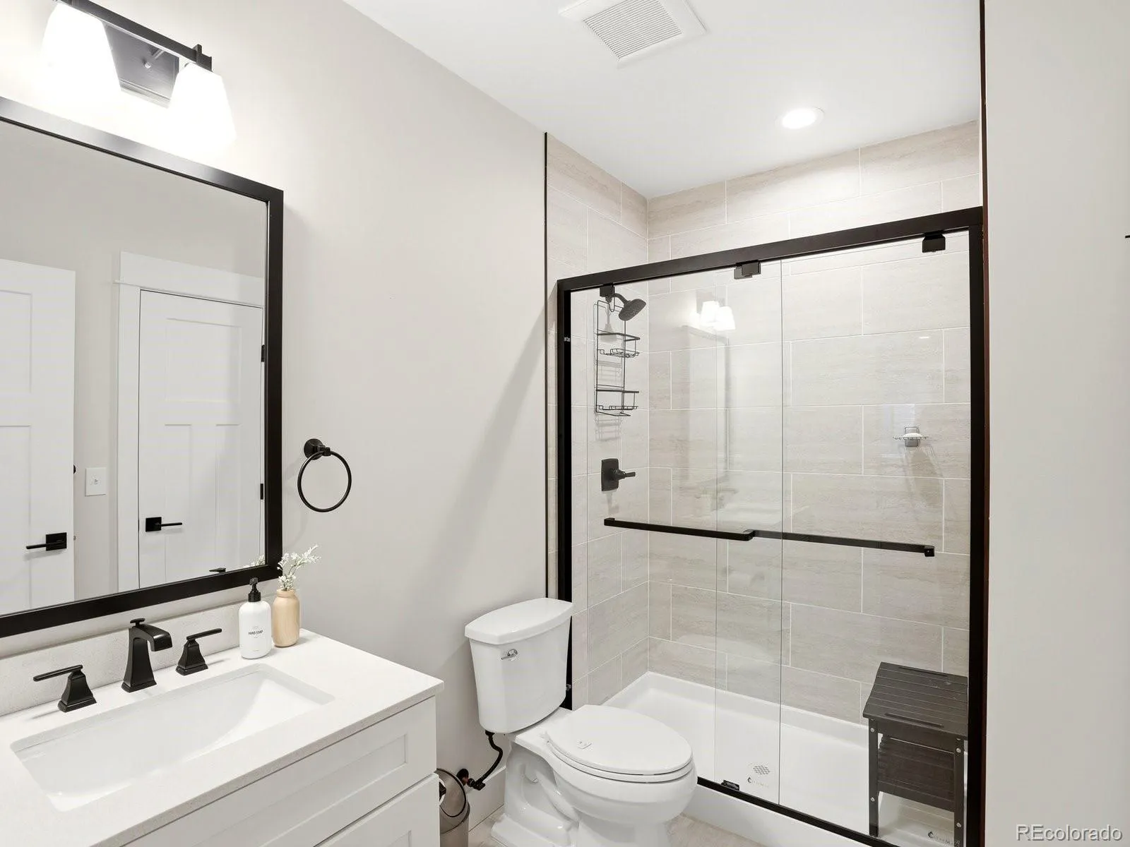 2351 N Glencoe Street Denver CO 80207 MLS #REC5525970 05152026195935 1600 33
