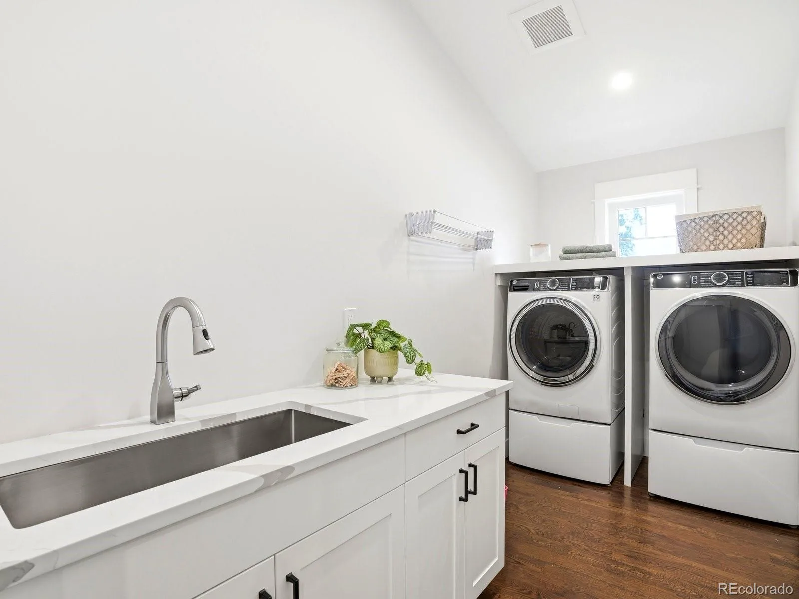 2351 N Glencoe Street Denver CO 80207 MLS #REC5525970 06102026184134 1600 30