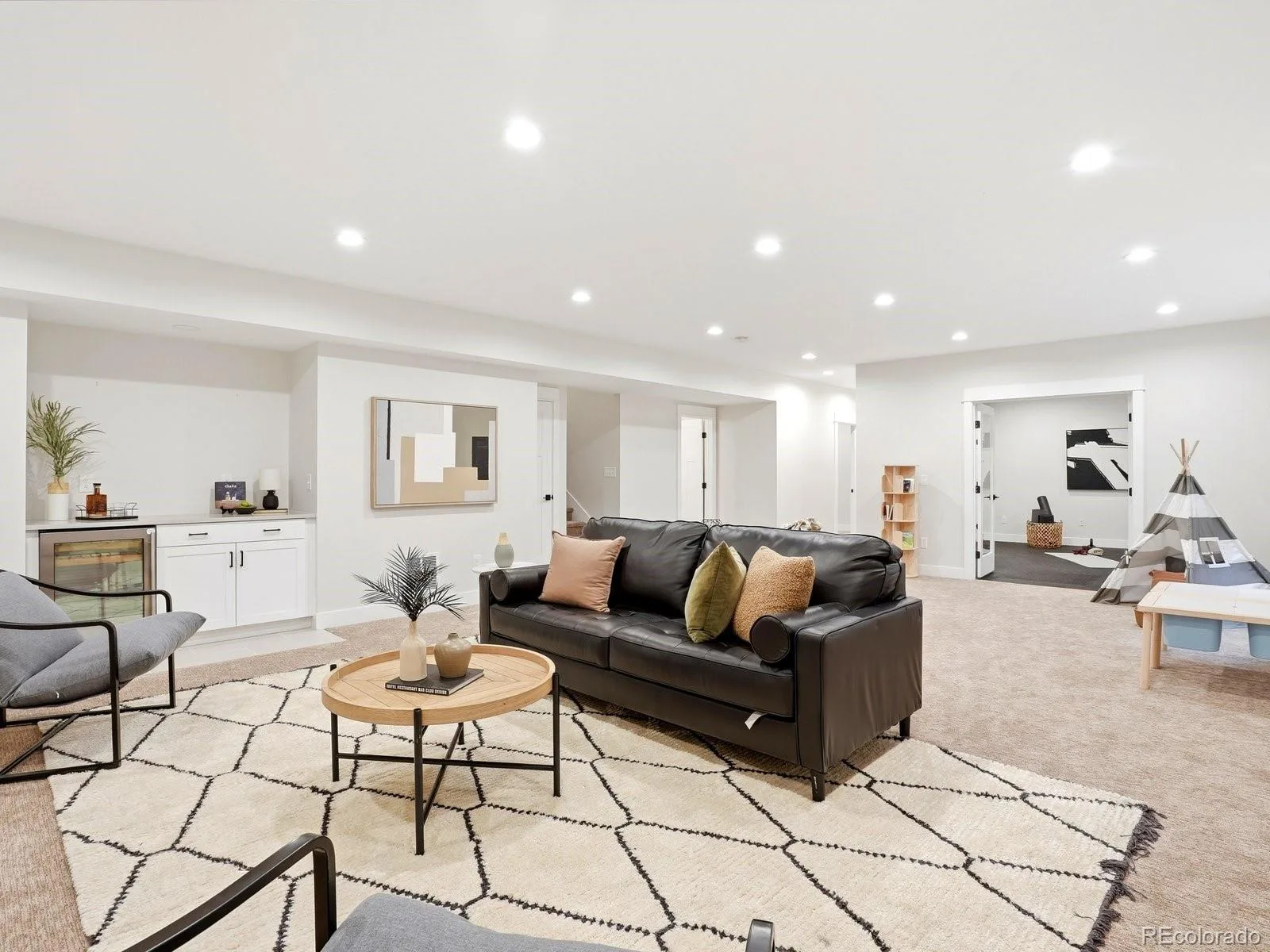 2351 N Glencoe Street Denver CO 80207 MLS #REC5525970 06102026184134 1600 31