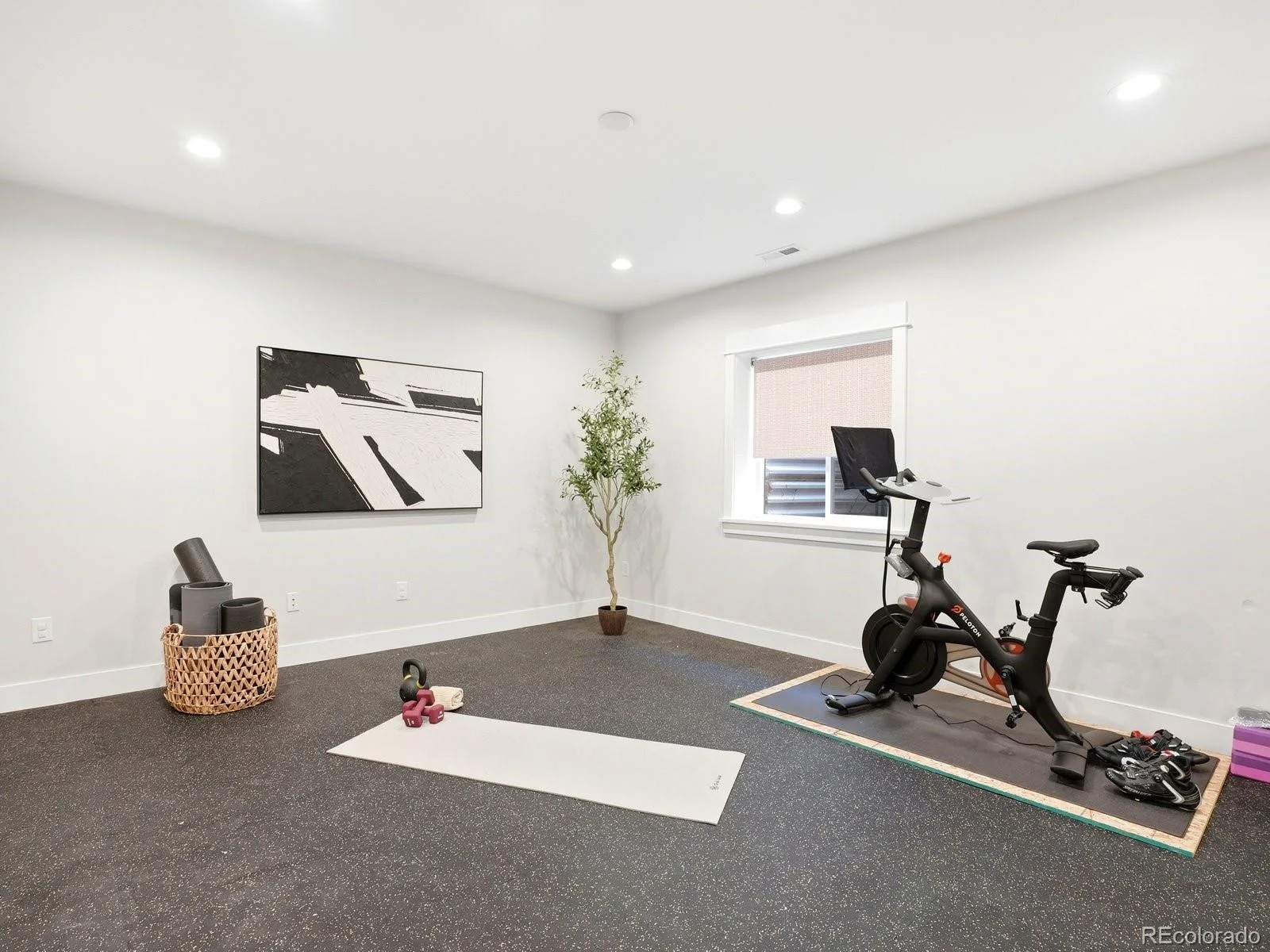 2351 N Glencoe Street Denver CO 80207 MLS #REC5525970 06102026184134 1600 32