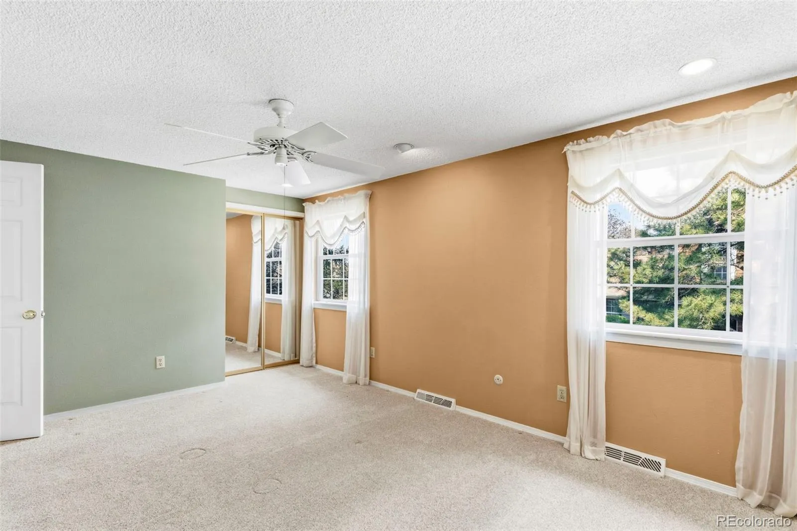 8752 E Amherst Drive #B Denver CO 80231 MLS #REC5530486 05122026160828 1600 18