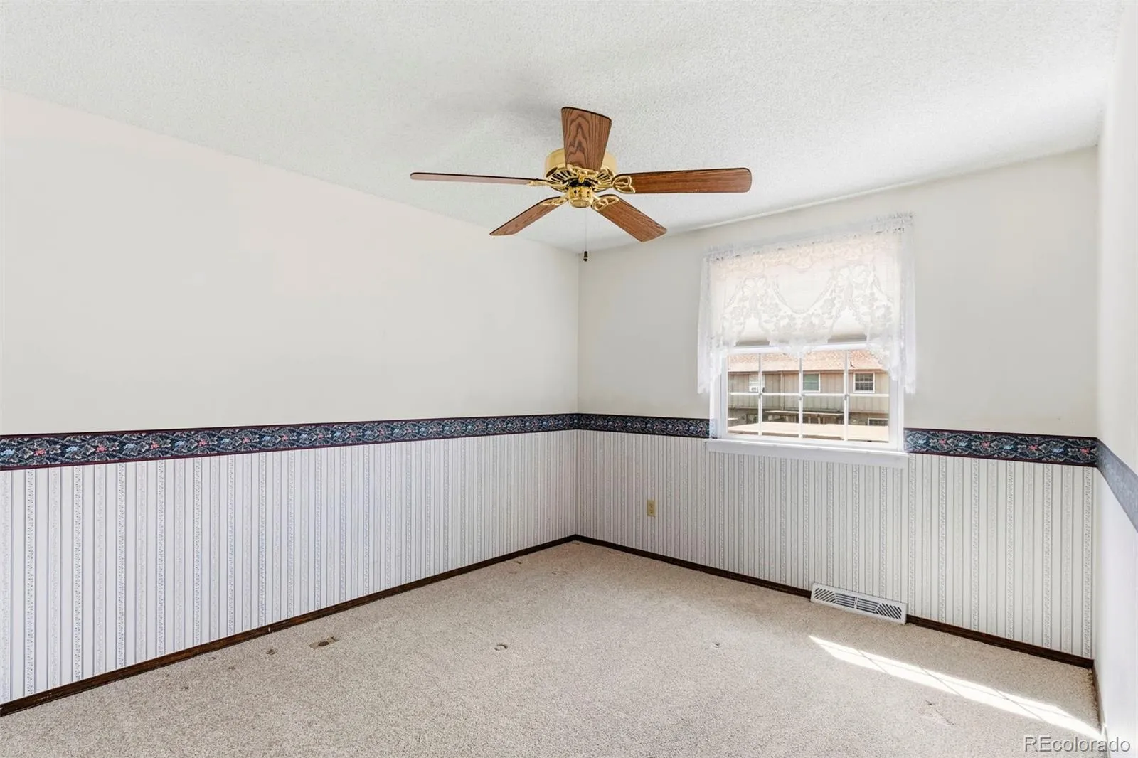 8752 E Amherst Drive #B Denver CO 80231 MLS #REC5530486 05122026160828 1600 22
