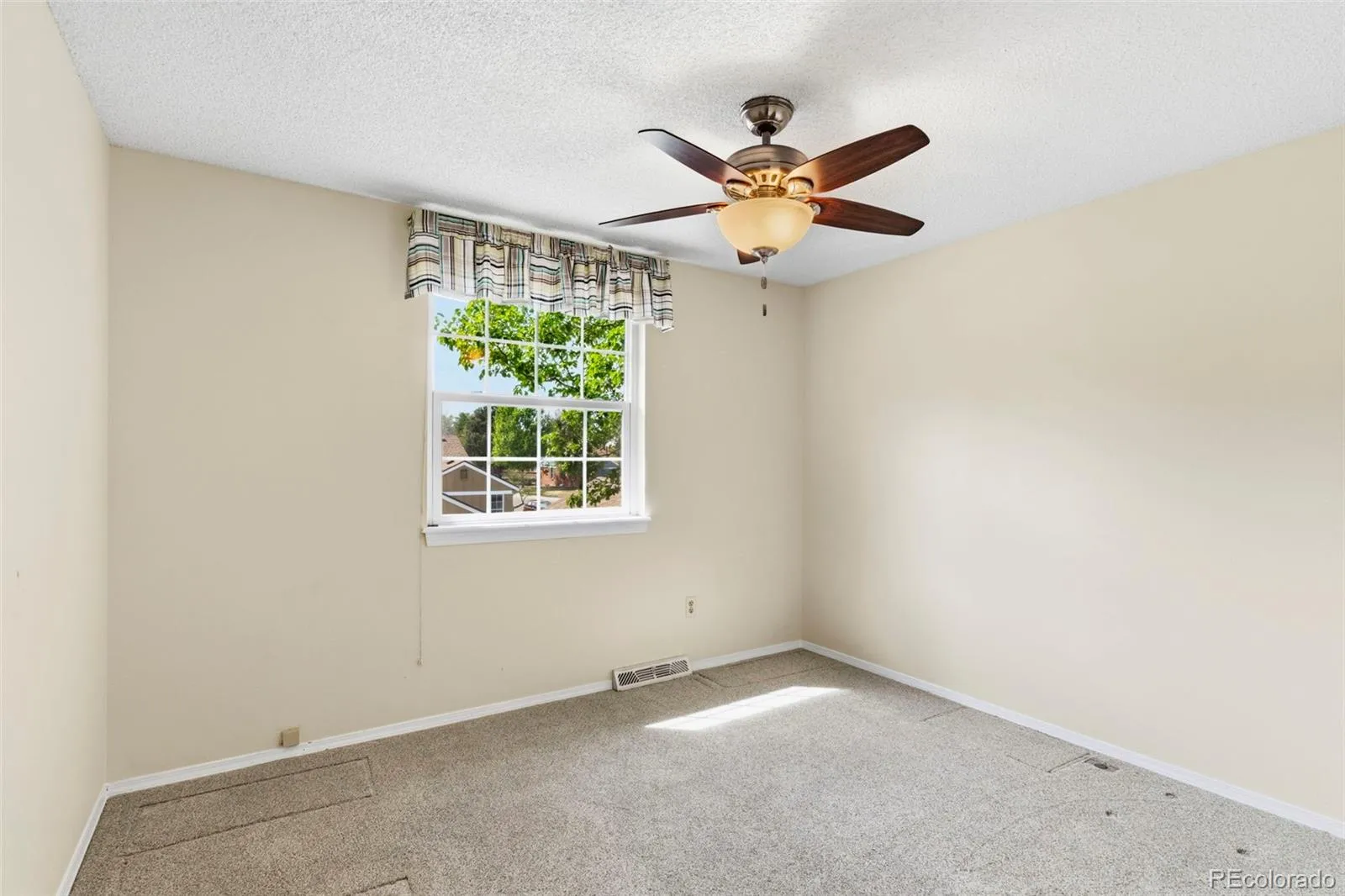 8752 E Amherst Drive #B Denver CO 80231 MLS #REC5530486 05122026160828 1600 25