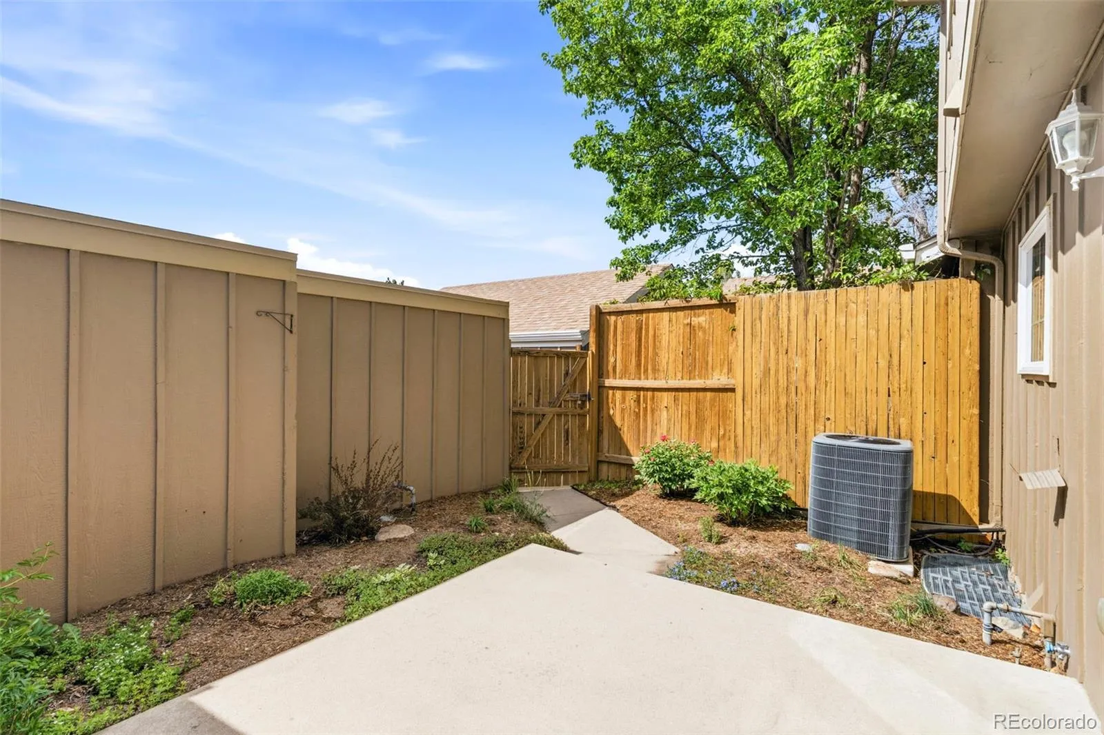 8752 E Amherst Drive #B Denver CO 80231 MLS #REC5530486 05122026160828 1600 28