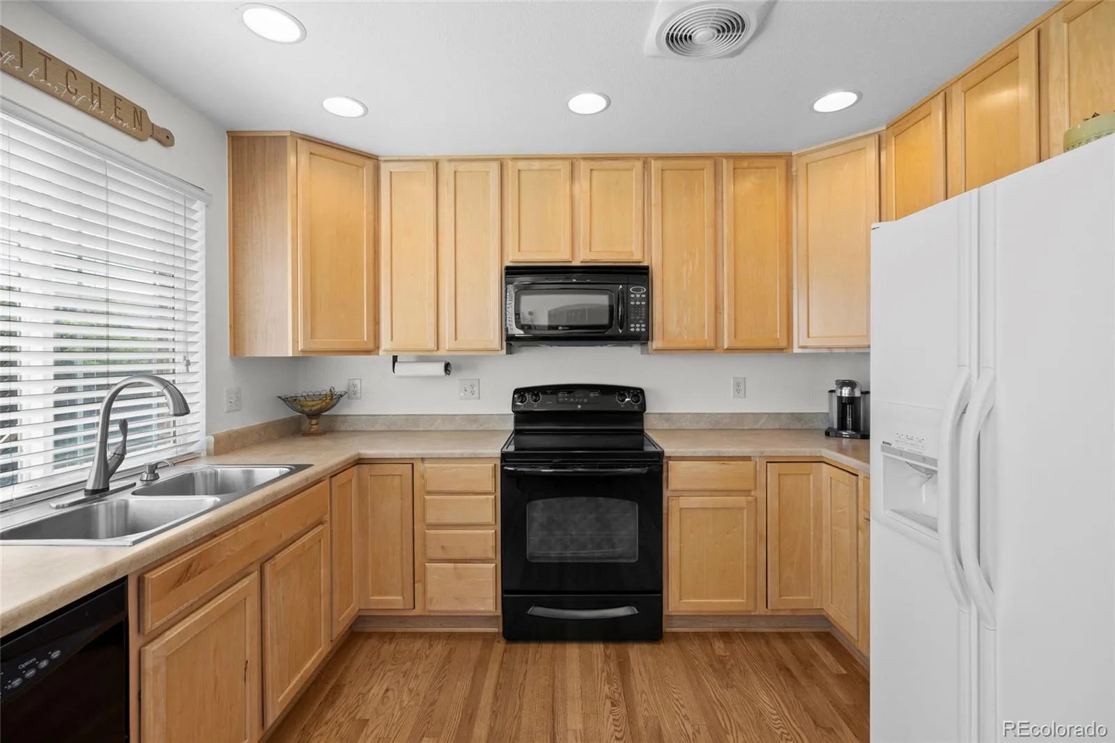 4850 S Elk Court Aurora CO 80016 | MLS #REC5531521 07312026021516 1600 15