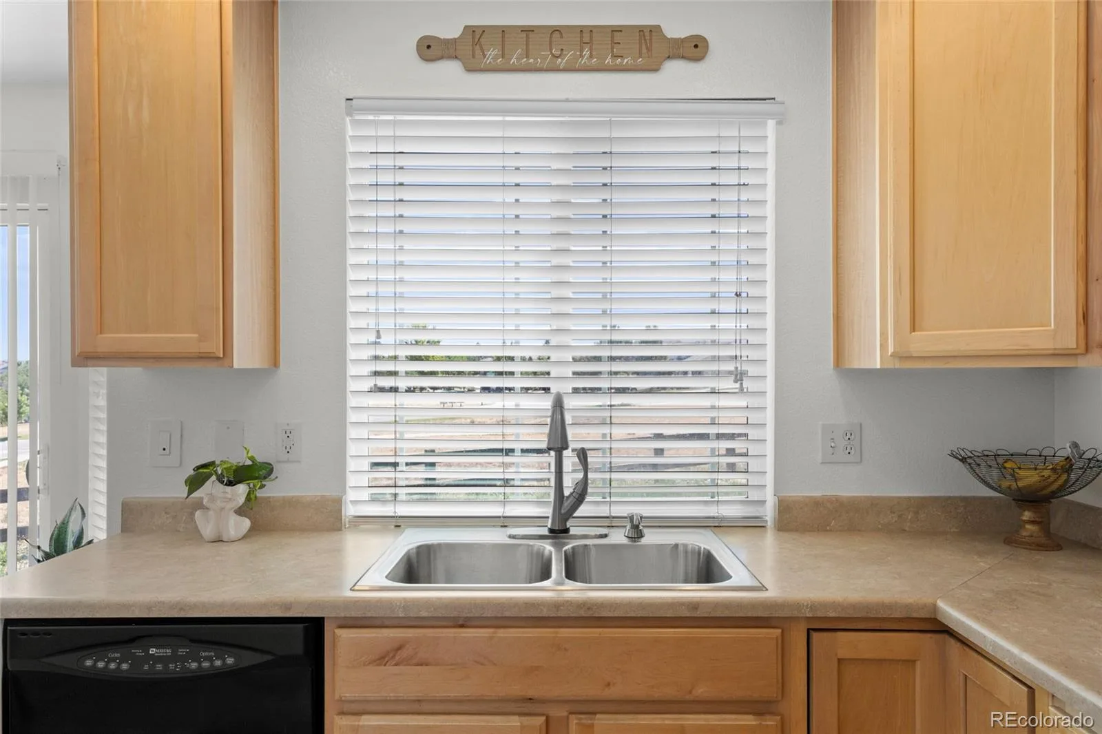 4850 S Elk Court Aurora CO 80016 | MLS #REC5531521 07312026021516 1600 16