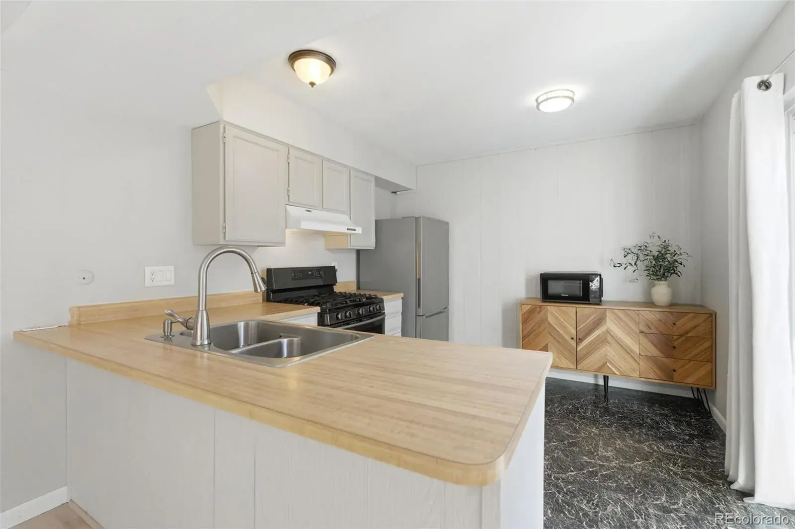 2411 S Xanadu Way #D Aurora CO 80014 MLS #REC5531684 01222026004836 1600 10