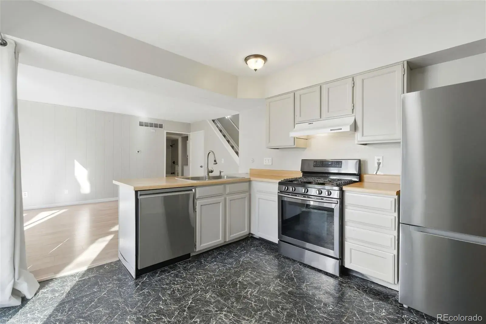 2411 S Xanadu Way #D Aurora CO 80014 MLS #REC5531684 01222026004836 1600 13