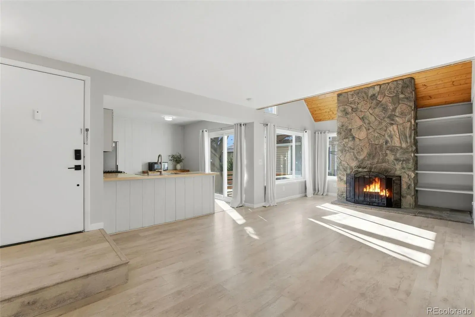 2411 S Xanadu Way #D Aurora CO 80014 MLS #REC5531684 01222026004836 1600 6
