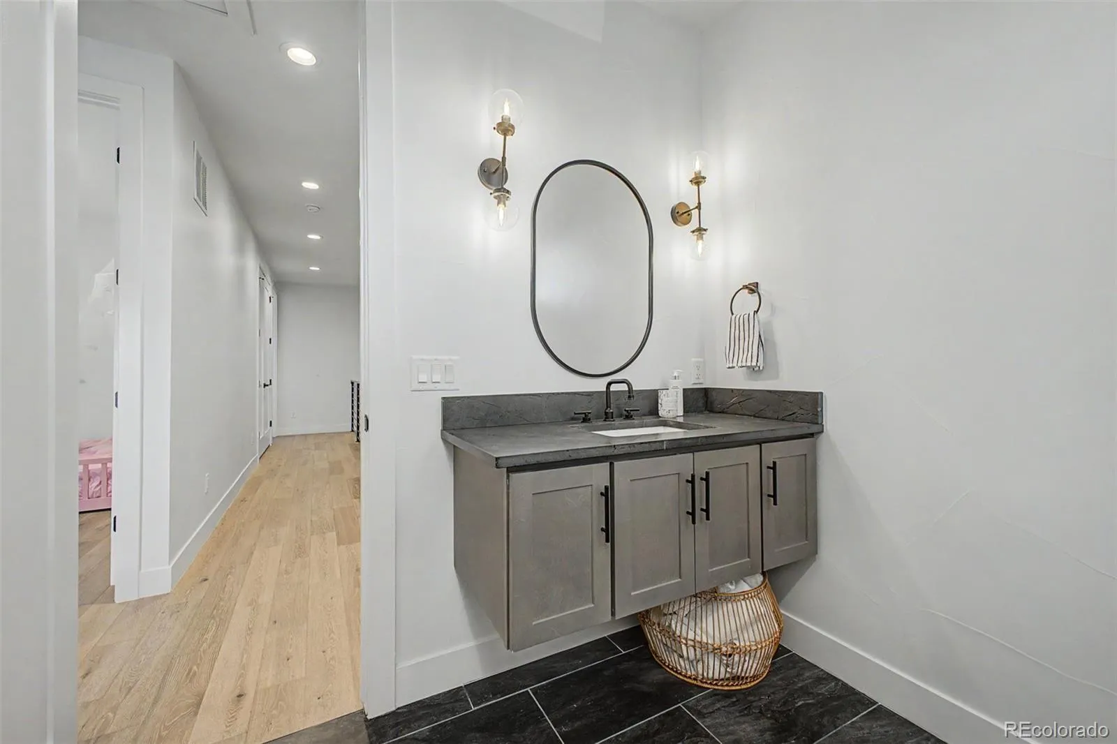 8 S Colorado Boulevard Denver CO 80246 MLS #REC5535119 05282026023219 1600 22