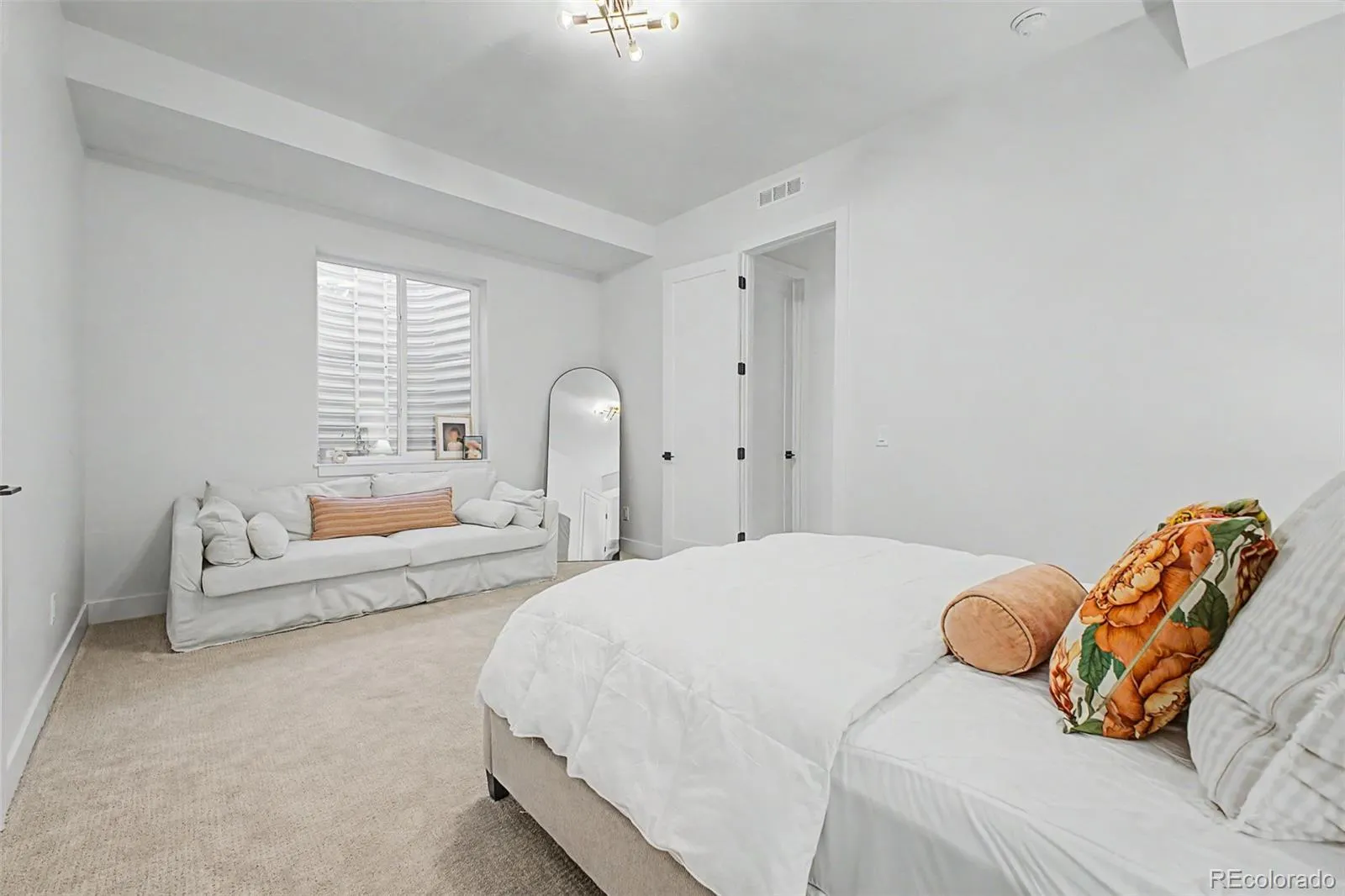 8 S Colorado Boulevard Denver CO 80246 MLS #REC5535119 05282026023219 1600 29