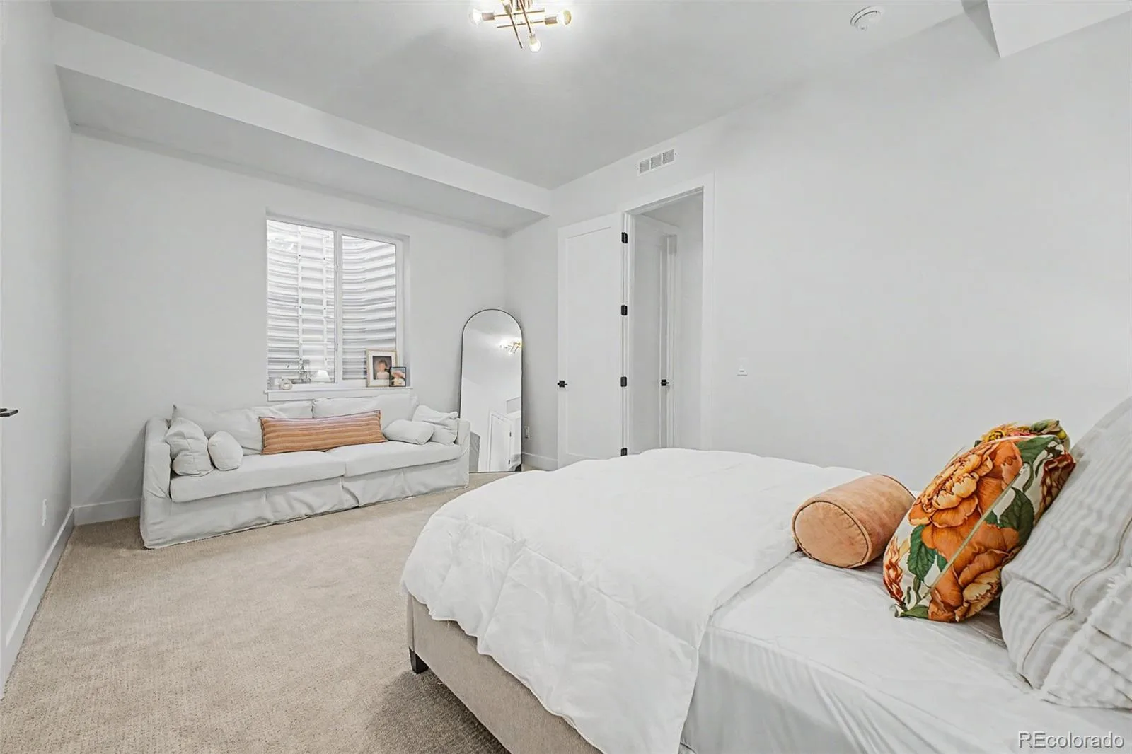 8 S Colorado Boulevard Denver CO 80246 MLS #REC5535119 06172026212529 1600 28