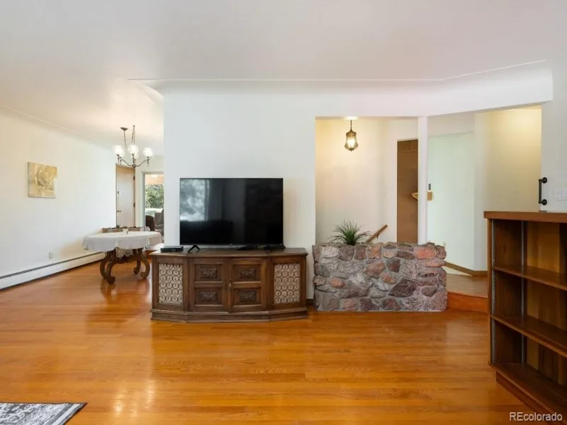 1045 S Cody Street Lakewood CO 80226 | MLS #REC5537855 09252026033659 800 15